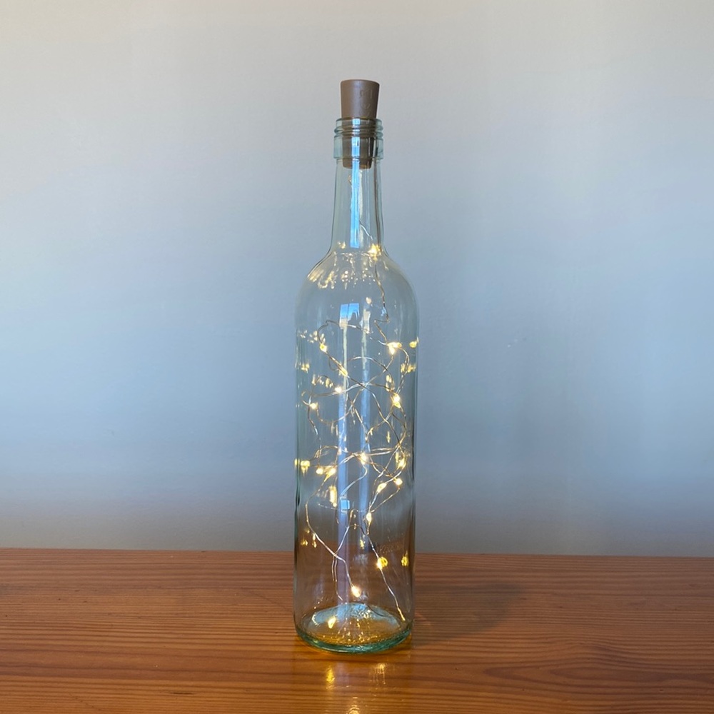 NWT Lighted Wine Bottle w/cork LED Battery Operated Takes 3 Button Batteries